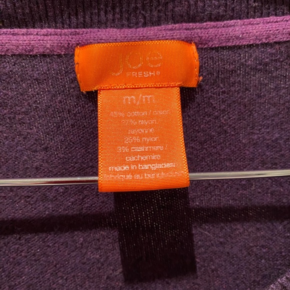 Joe Fresh V-neck sweater - Picture 3 of 3